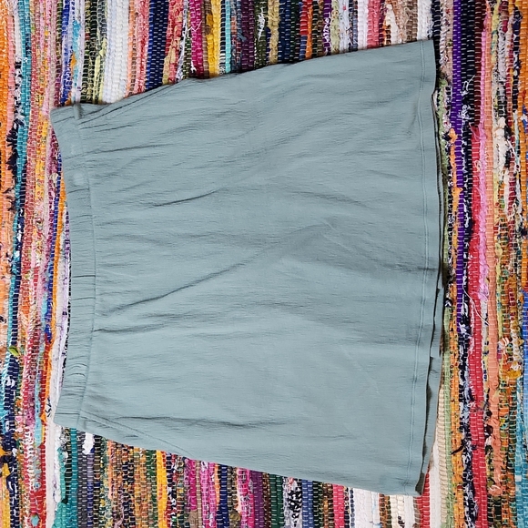 Carve Designs Clover Skirt with pockets - Picture 2 of 5